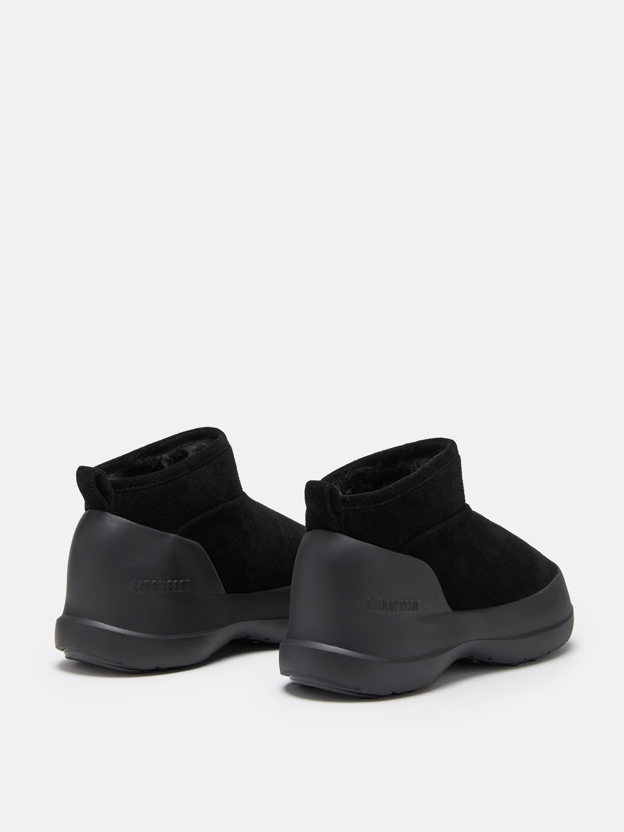 BOTA DE SUEDE PRETA MEZZALUNA BAIXAS