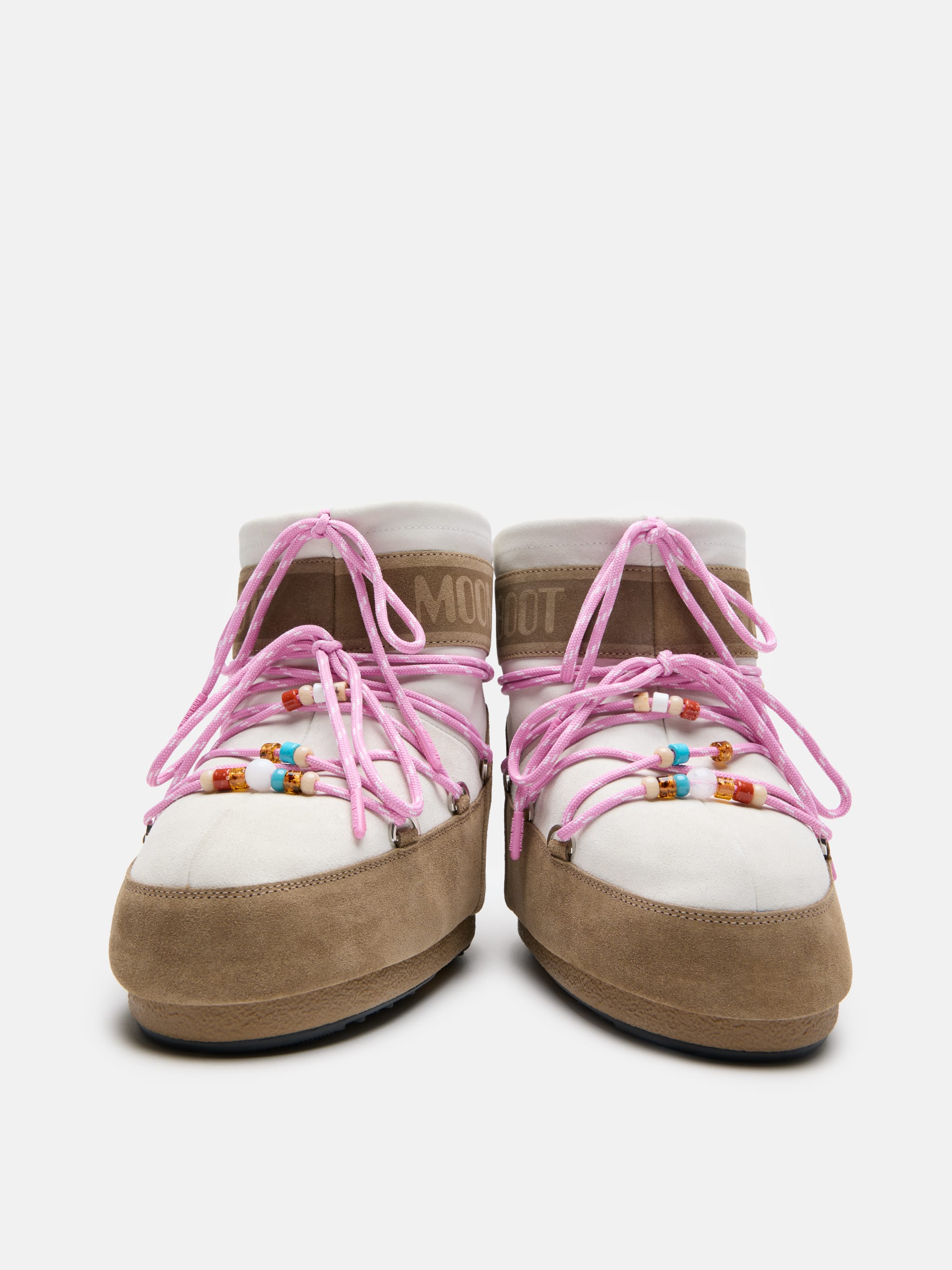 MOON BOOT X GUEST IN RESIDENCE ICON LOW MEL, AREIA BRANCA COM BÓLICOS DE SUEDE
