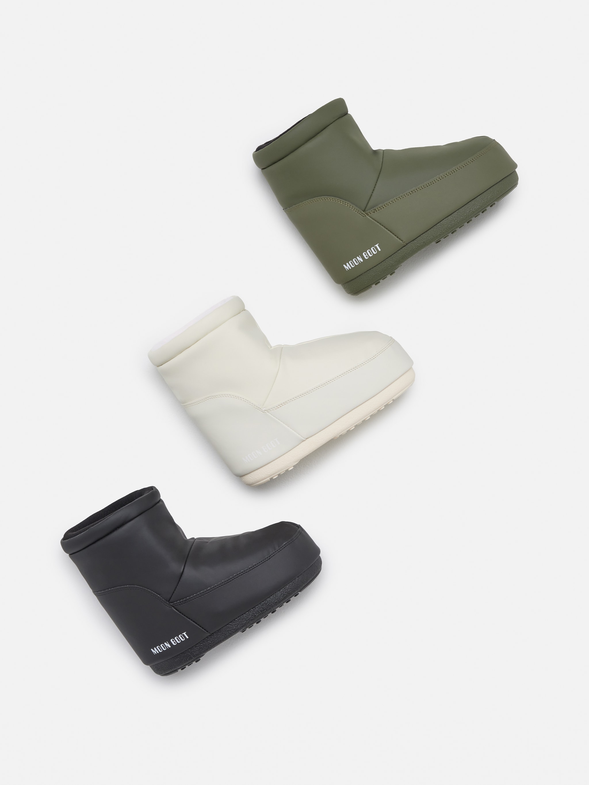 BOTAS DE BORRACHA PRETAS SEM LAÇO